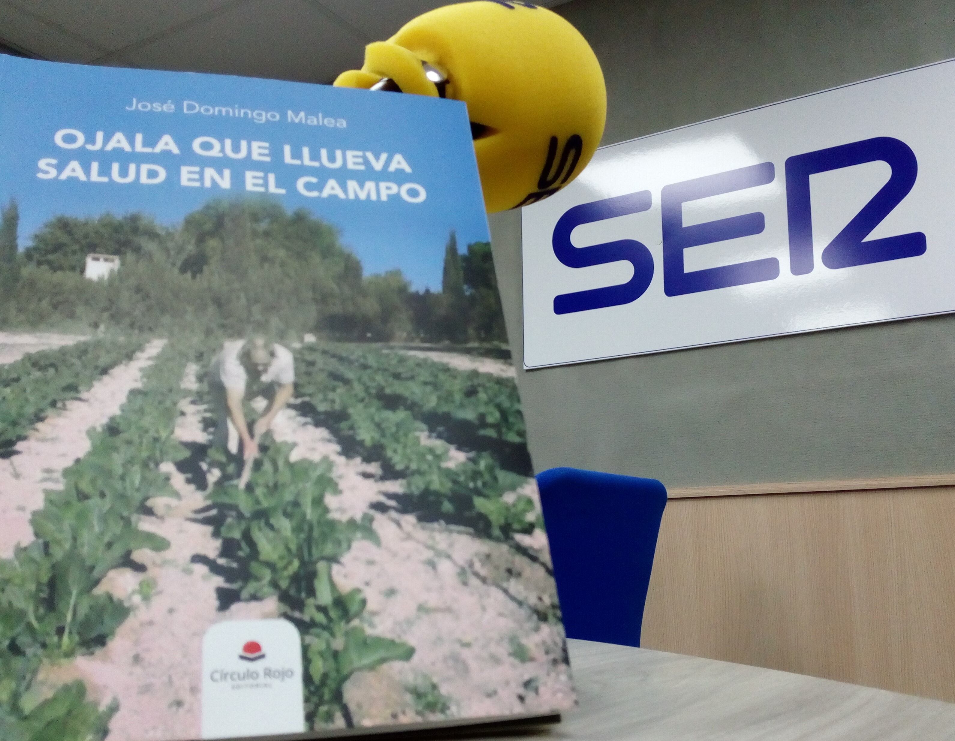 "ojalá que llueva salud en el campo", primer libro de José Domingo