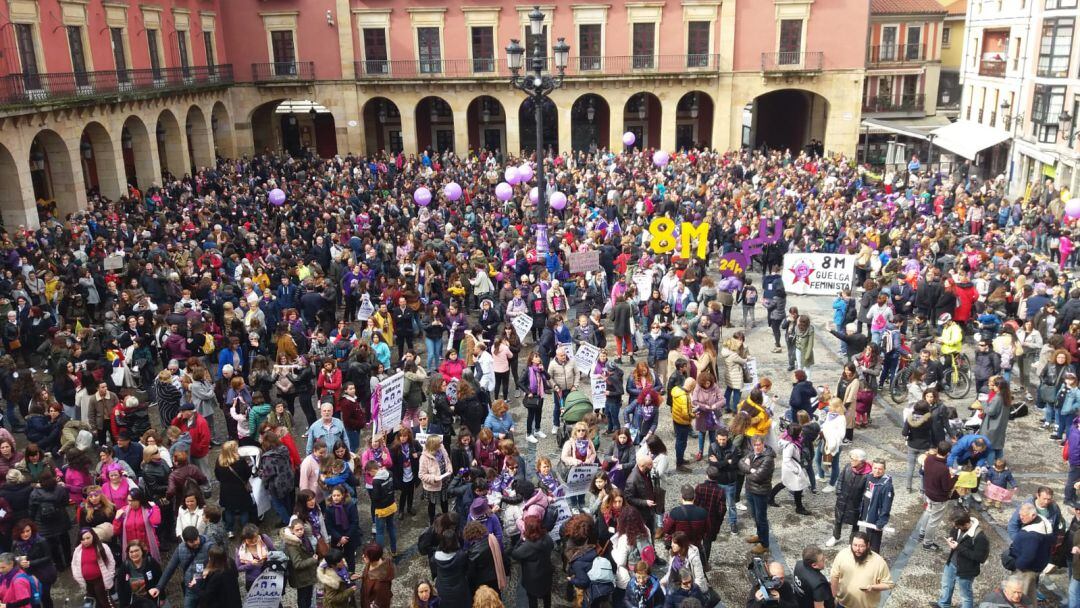 Concentración en la plaza Mayor