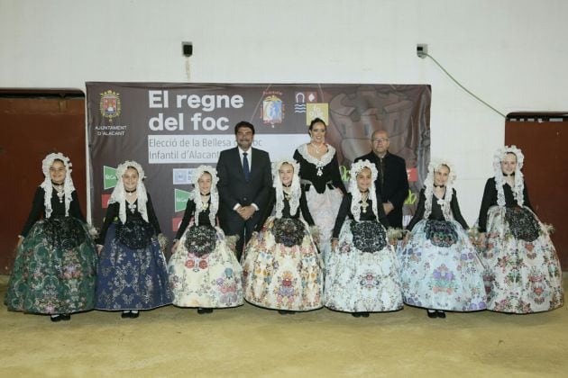 La Bellea del Foc Infantil 2019 y sus damas de honor