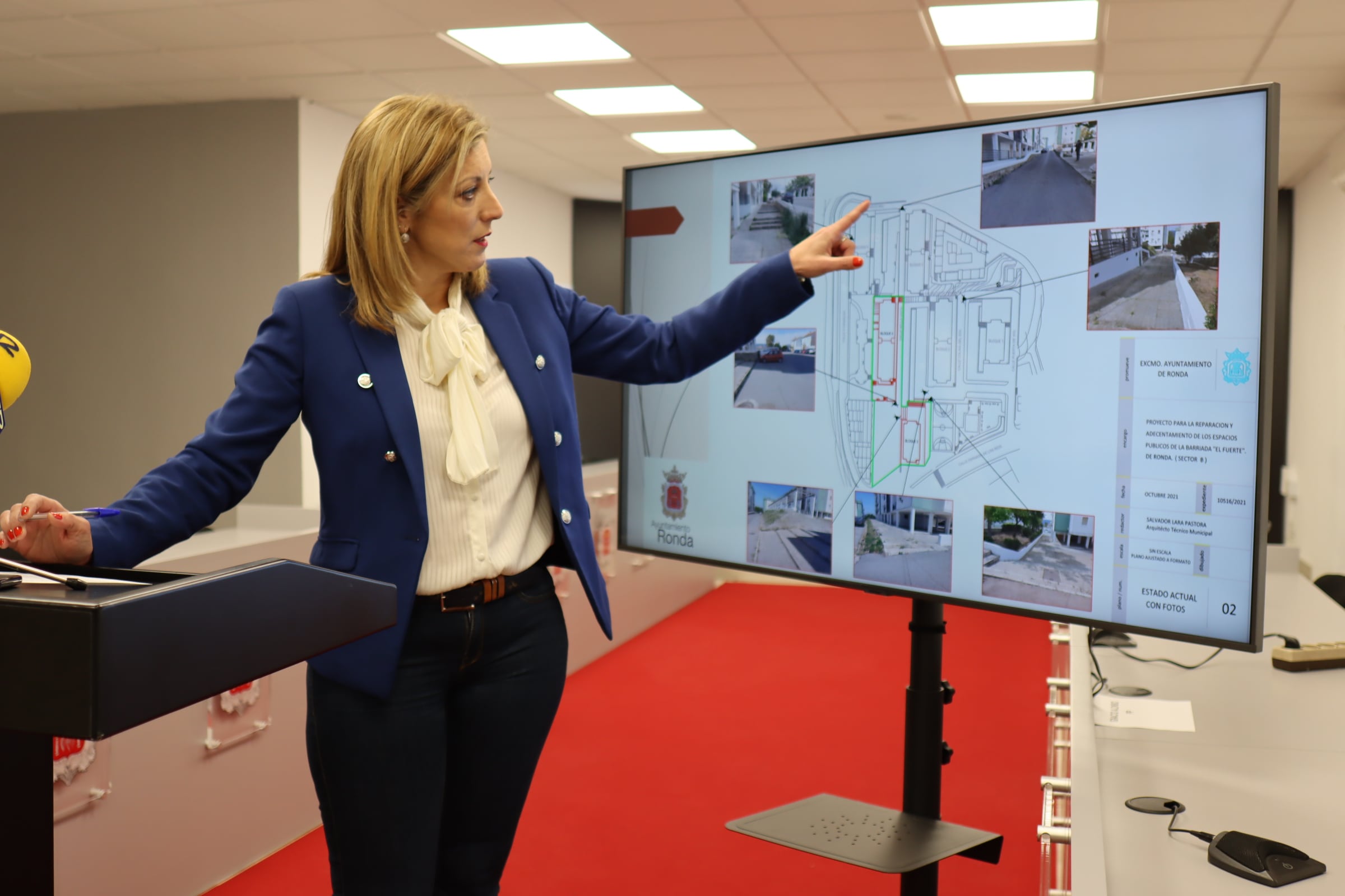 La concejala de Economía y Hacienda muestra las obras previstas por parte del Consistorio