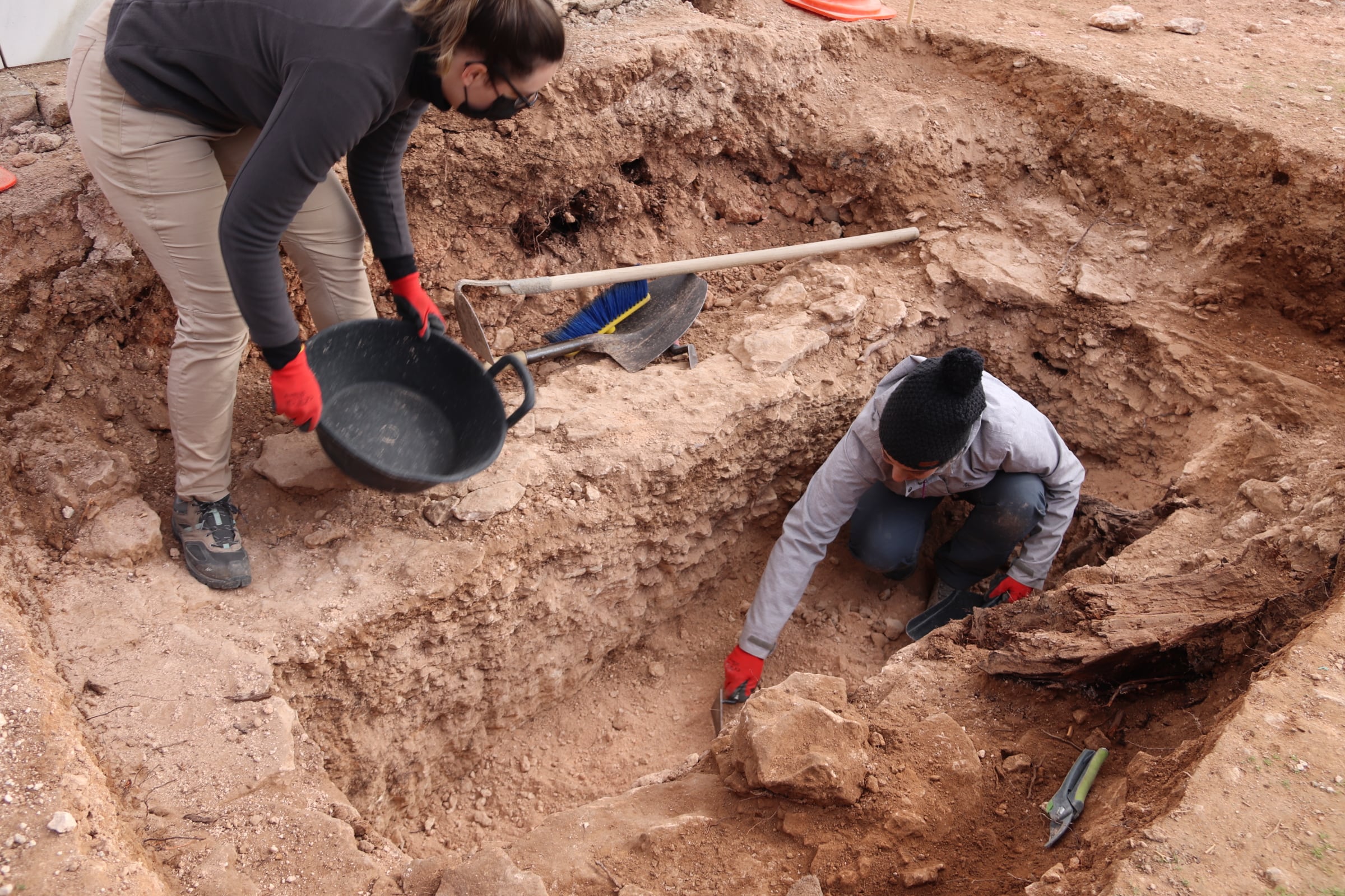 Imagen de los trabajos de exhumación de una nueva fosa común en el cementerio de Manzanares (Ciudad Real)