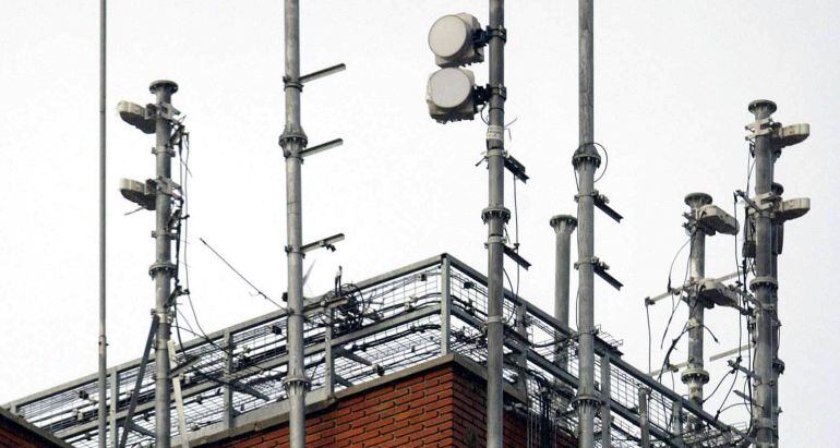 Antenas de telefonía situadas en la azotea de un edificio de Valladolid