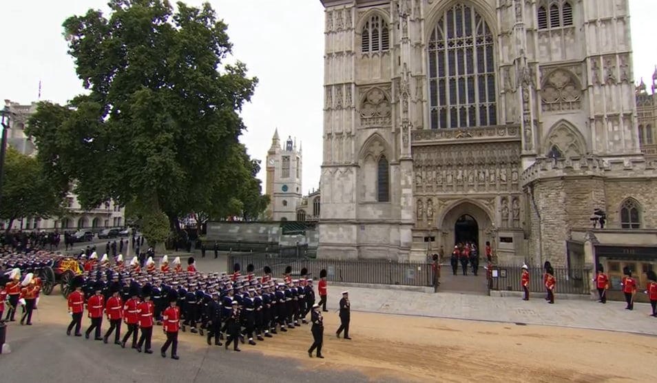 Llegada del féretro de la reina Isabel II a la abadía de Westminster en Londres (Reino Unido).