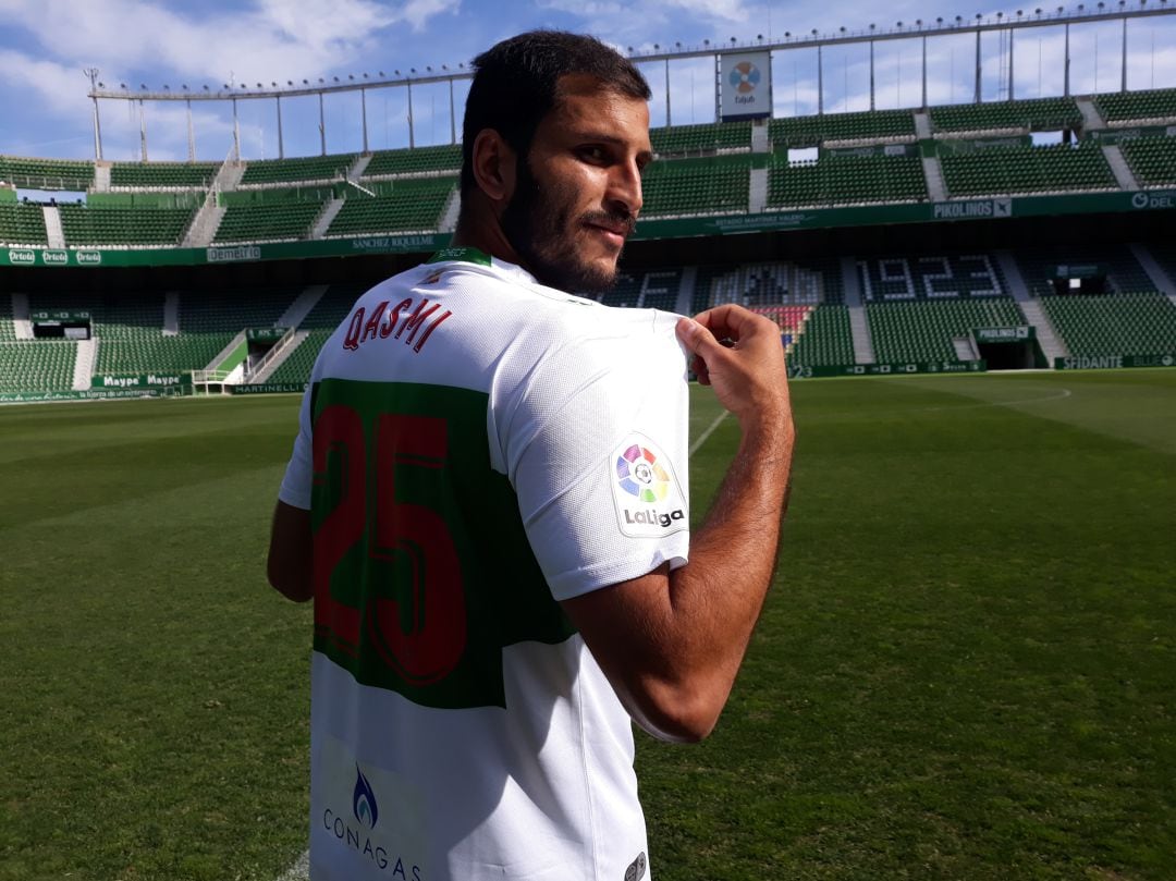 Yacine Qasmi en el Martínez Valero durante su presentación