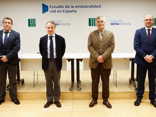 De izquierda a derecha: Fernando Sánchez, coautor del estudio de la UMU; Lorenzo Cooklin, director general de Fundación Mutua Madrileña; Juan del Llano, director de la Fundación Gaspar Casal; y José María Abellán, cautor del estudio de la UMU - UMU
