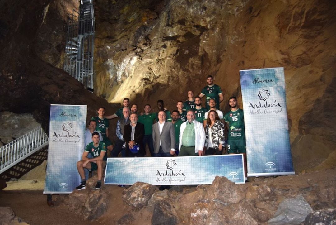 La plantilla del Unicaja Almería ha dejado su huella.