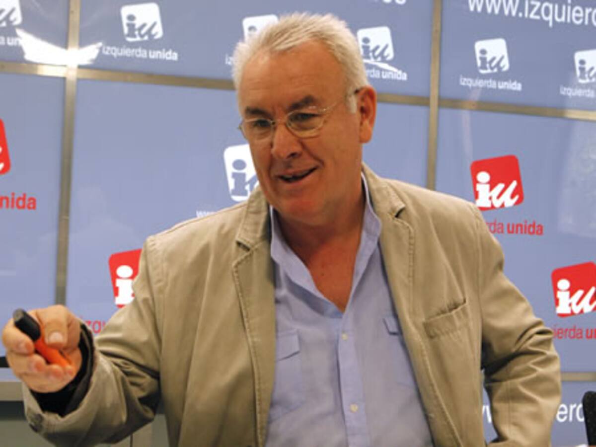 IU propone gravar las primas bancarias y los sueldos altos