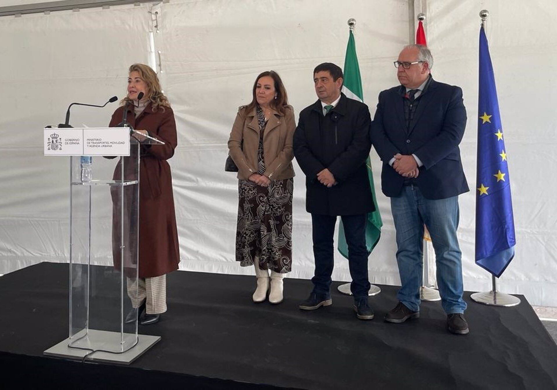 Raquel Sánchez, ministra de Transportes, Movilidad y Agenda Urbana, en su visita a las obras de la A-32.