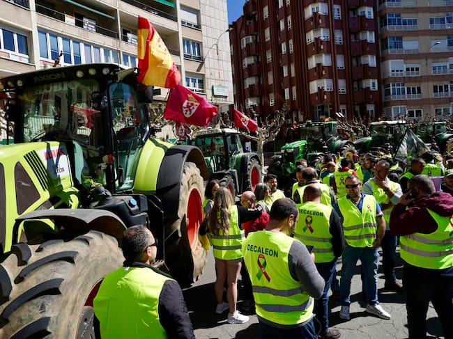 La Asociación de Defensa del Campo Leonés convocan una concentración para protestar por el trato recibido por los agricultores y ganaderos en los últimos días