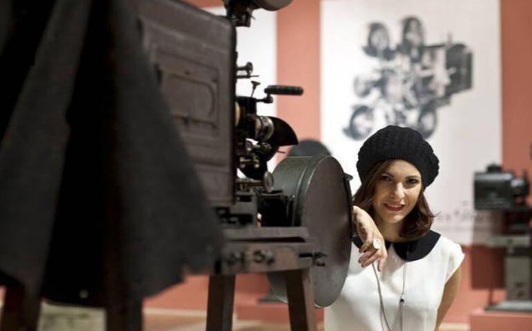 Con Paula Ortíz ya son cuatro los artistas que han dejado plasmadas sus manos en las estrellas del paseo de Cariñena. 