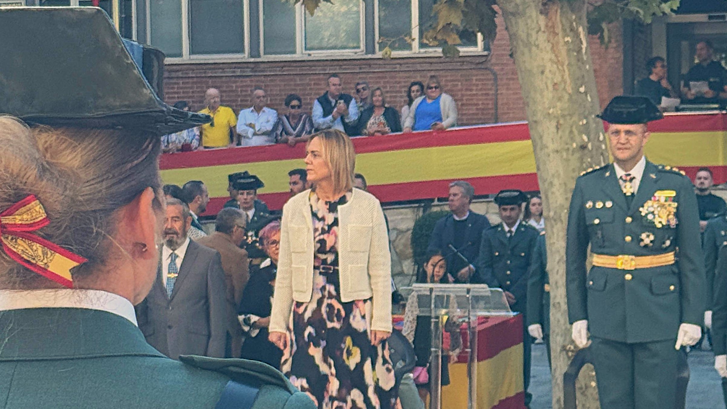 La delegada del Gobierno en el desfile del 12 de octubre en Pamplona
