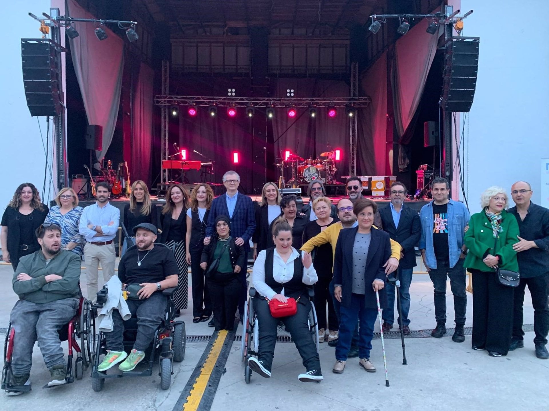 01/09/2024 El consejero de Salud, junto a los miembros de Amupheb y otras autoridades, en un concierto solidario a beneficio de la asociación celebrado el pasado mes de abril.
ESPAÑA EUROPA MURCIA SALUD
CARM
