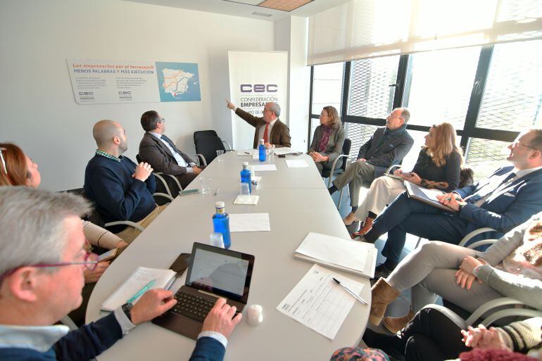 Javier Sánchez Rojas, junto a empresarios de la zona.