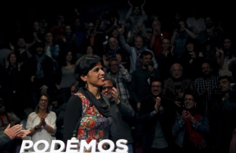 Andalusian regional Podemos (We Can) party leader and candidate Teresa Rodriguez smiles as she arrives to a news conference after the Andalusian regional elections, in Seville, southern Spain, March 22, 2015. Spain&#039;s Socialists won a regional election in 