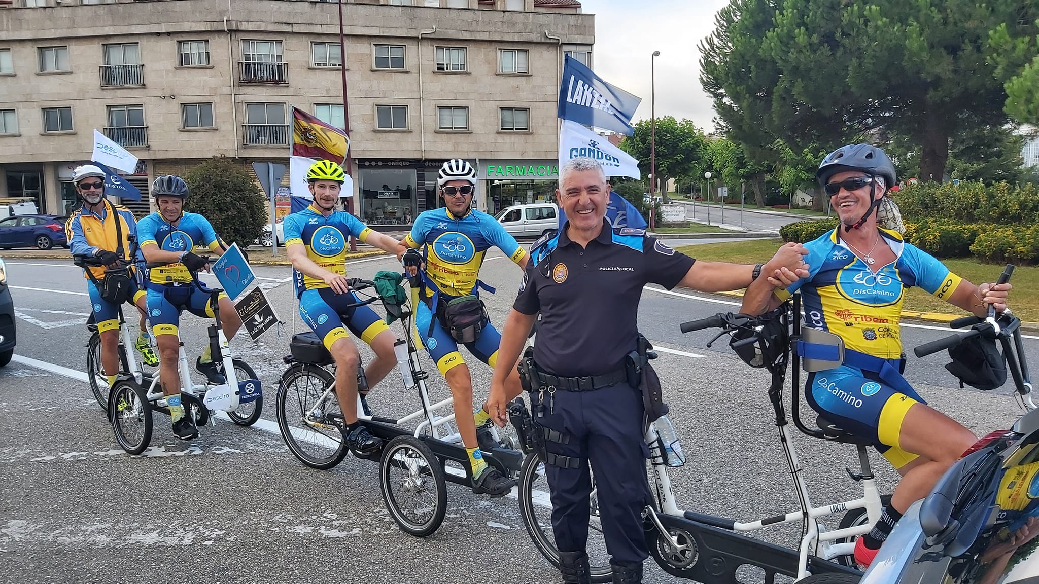 Los integrantes de la expedición inician su ruta de 5000 kms