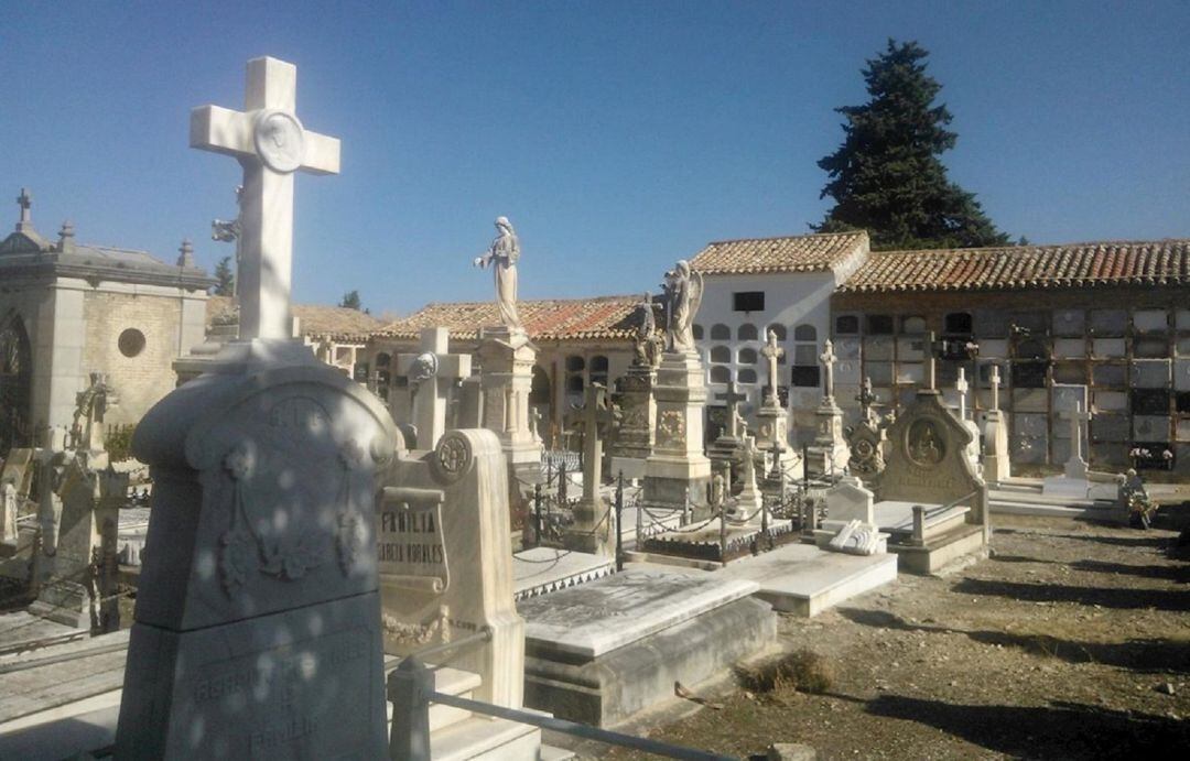 Los cementerios de Jaén contarán con más personal para poder atender el trabajo diario