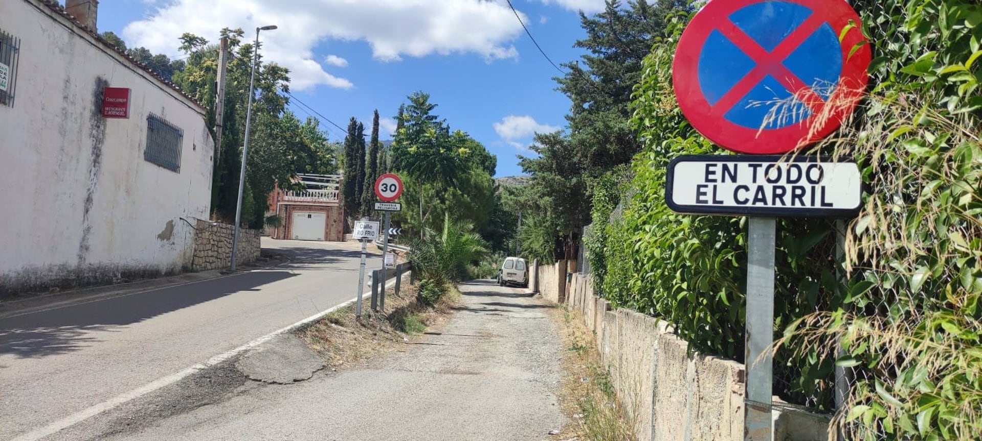 Una de las calles de Puente de la Sierra.