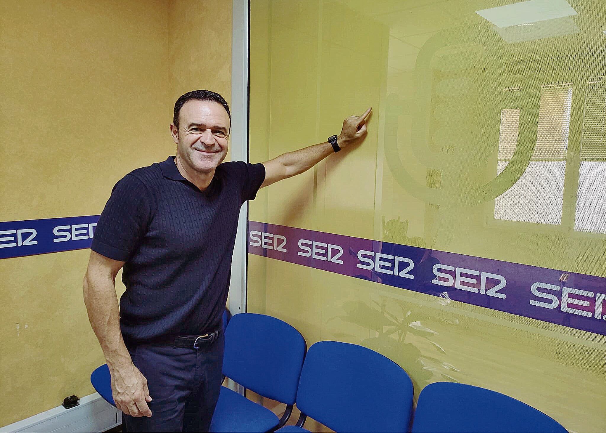 José María Salmerón, en los estudios de la Cadena SER Almería.