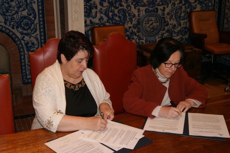 El Ayuntamiento de Segovia y la Sociedad Filarmónica firman un convenio de colaboración por el cual el consistorio apoya con una cantidad económica la actividad de la Sociedad.