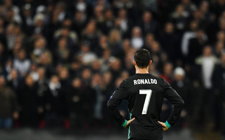 Cristiano, de espaldas en Wembley