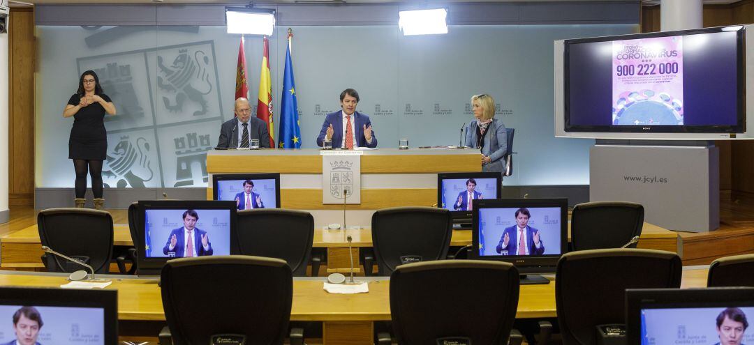 El presidente de la Junta, Alfonso Fernández Mañueco, junto al vicepresidente Francisco Igea y la consejera de Sanidad, Verónica Casado, informan de forma telemática de las medidas de la crisis del coronavirus