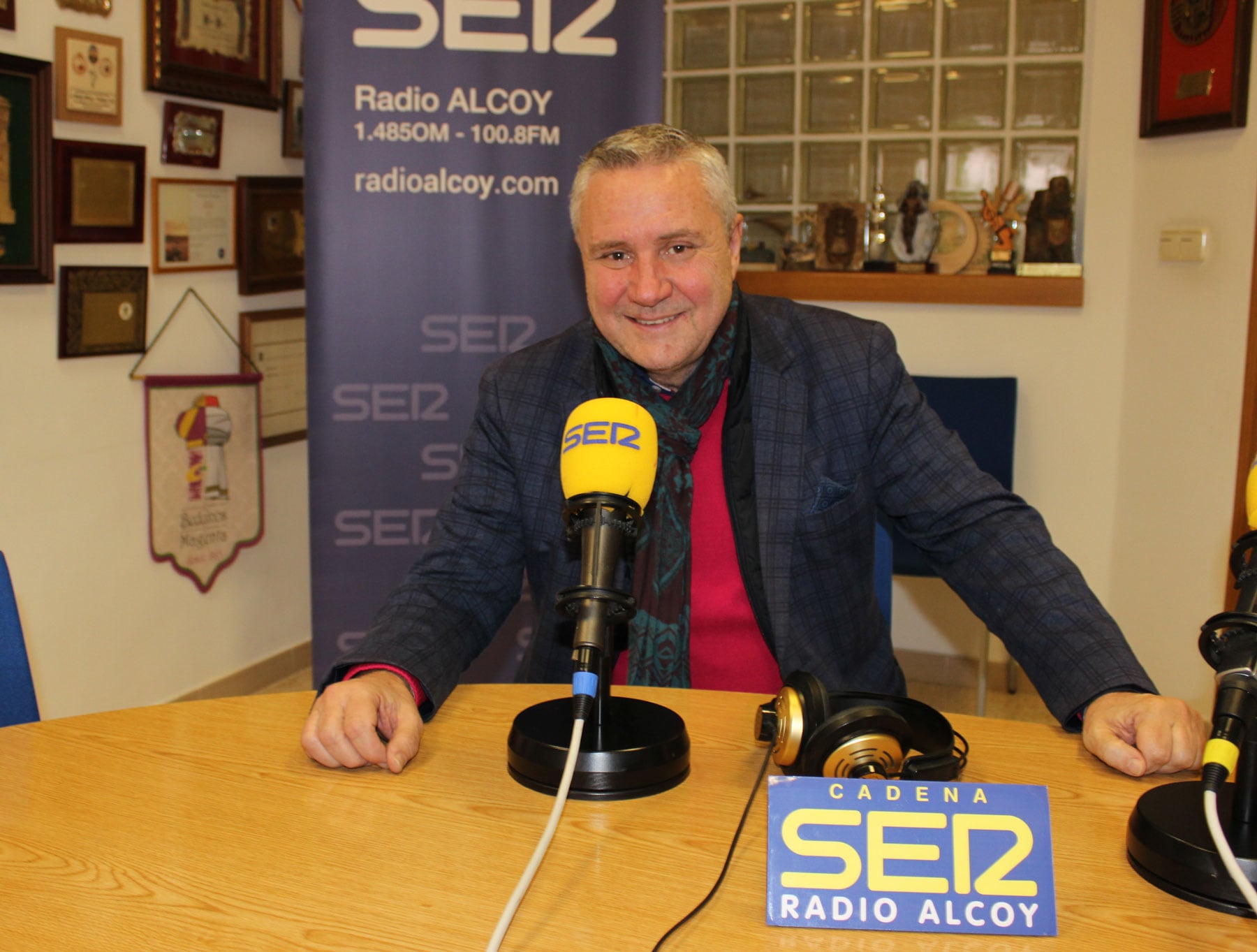 Rafa Pérez, presidente de ACECA, en el estudio central de Radio Alcoy