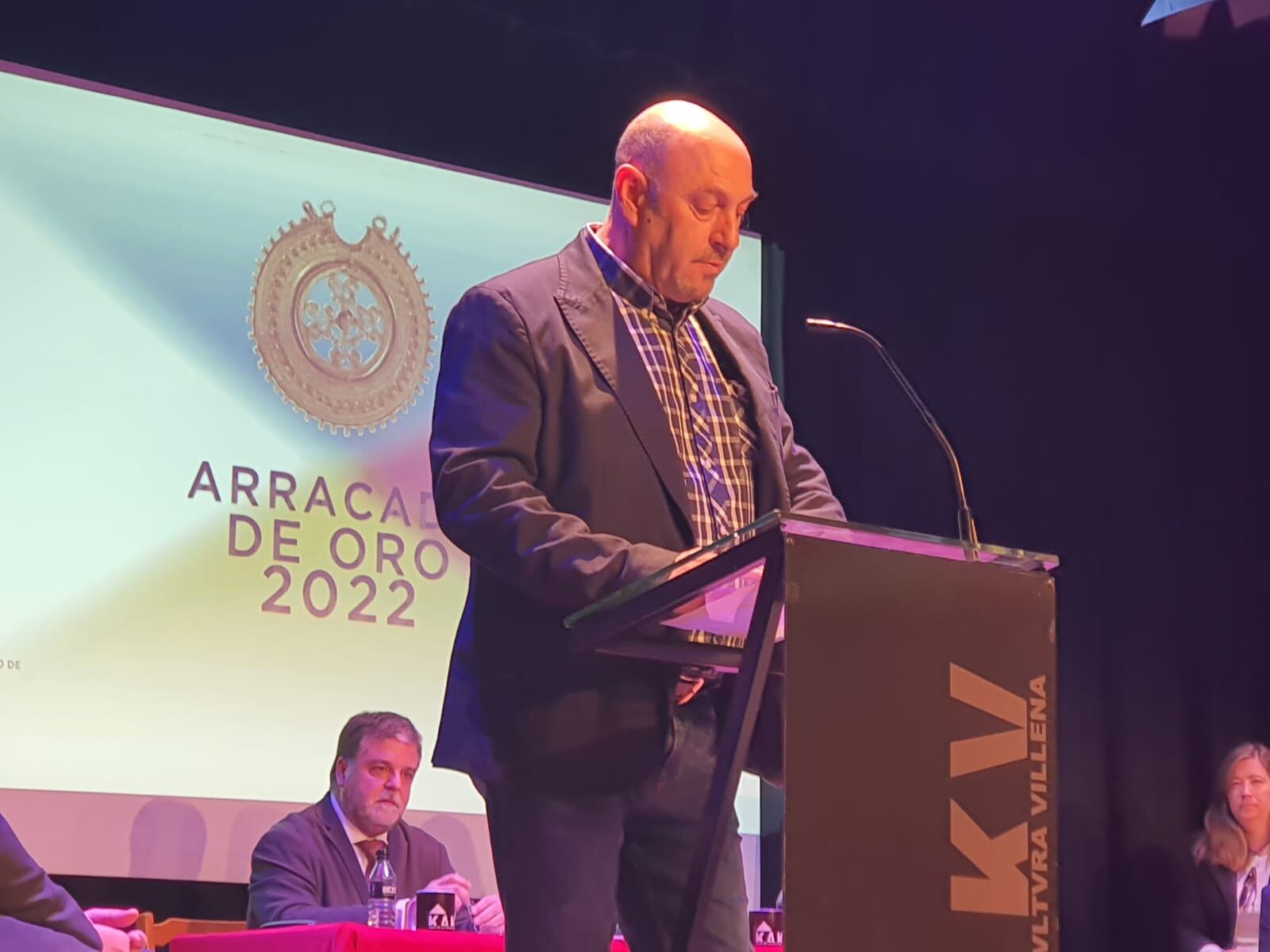 Vicente Javier Navarro, de Montescar, agradeciendo el Diploma