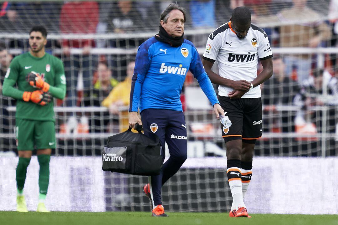 Geoffrey Kondogbia se retira lesionado en el partido contra el Granada