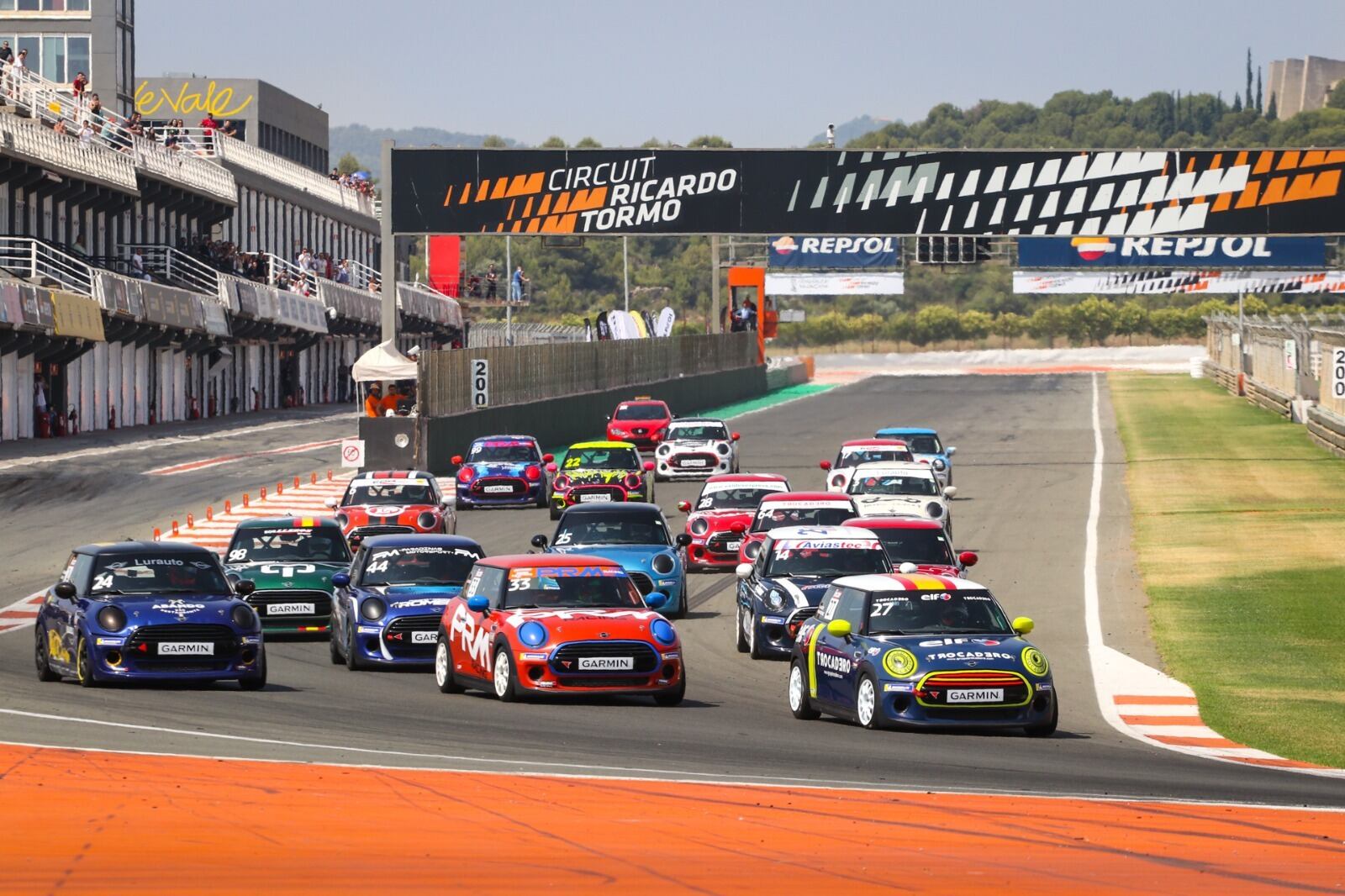 Salida Copa Racer en Cheste.