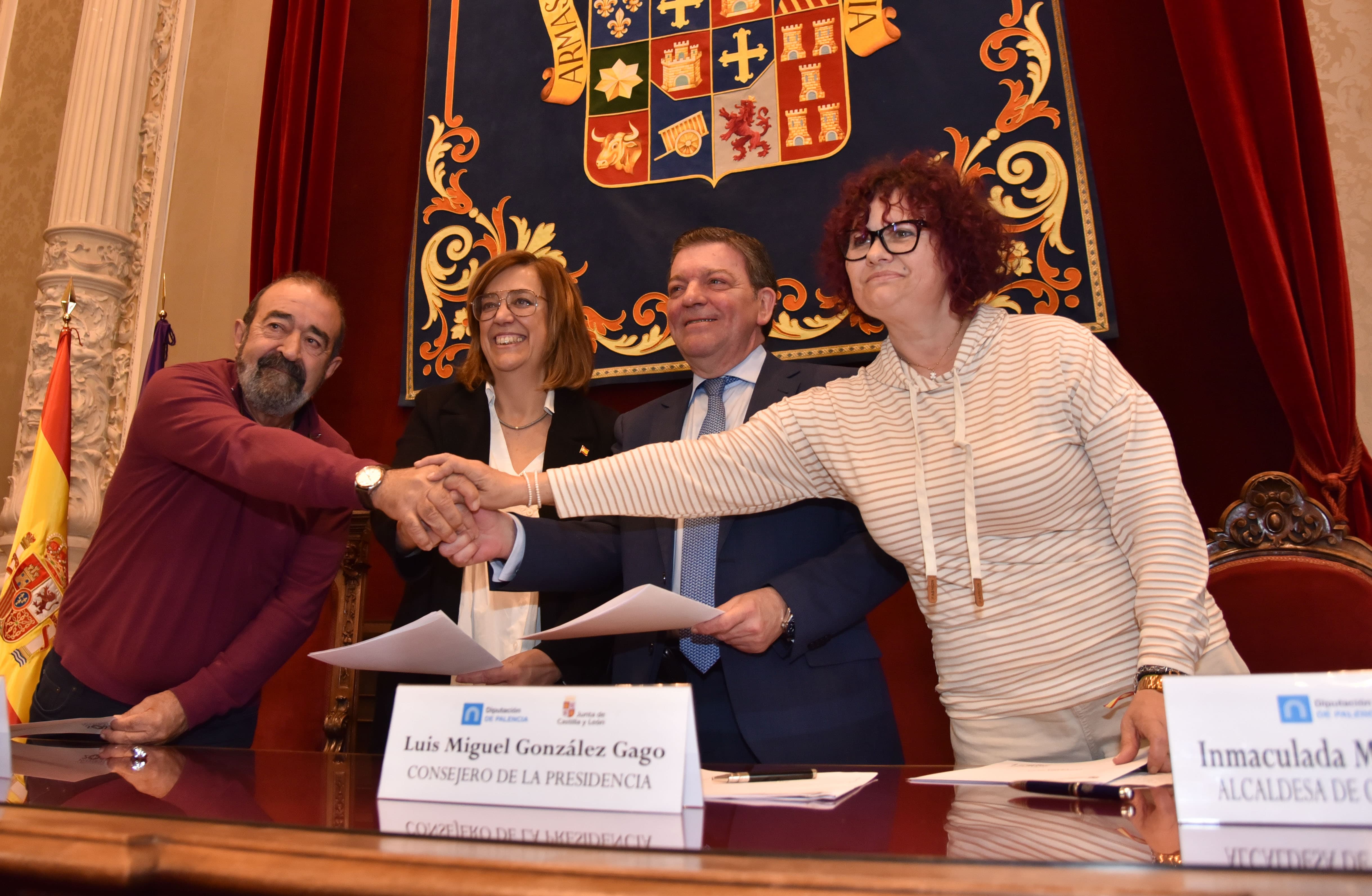 El Servicio 012 Rural de la Junta llega a los pueblos de Palencia para ofrecer información municipal a los vecinos