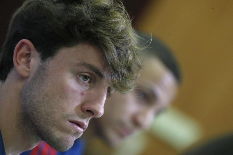 El defensa de la Selección española, Álvaro Odriozola, en rueda de prensa, tras el entrenamiento de la Selección Española en la Ciudad del Fútbol de las Rozas.