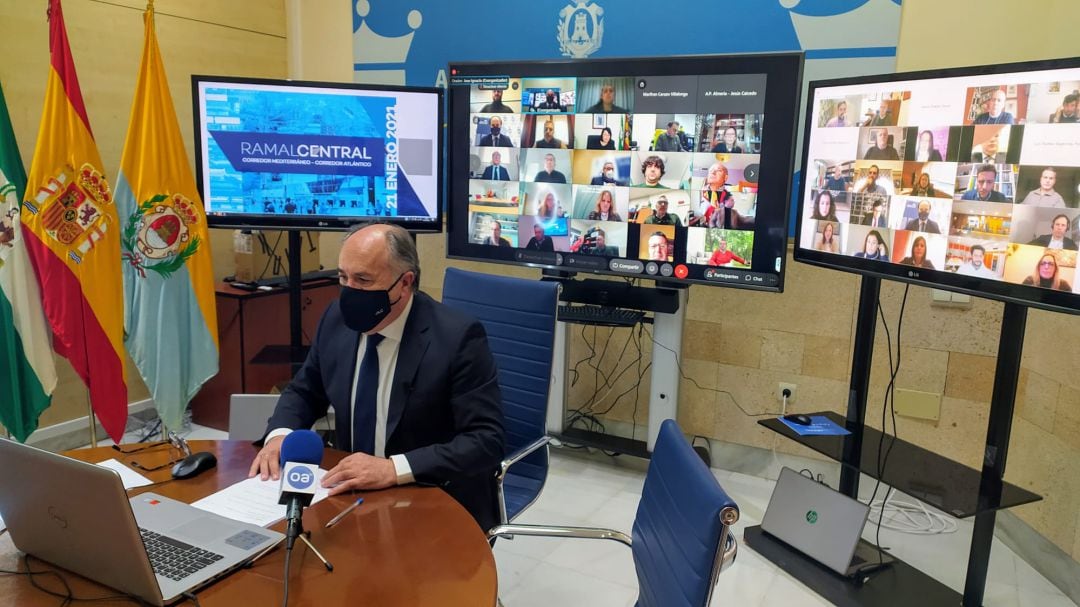 El alcalde de Algeciras José Ignacio Landaluce, durante la reunión telemática para la constitución del Ramal Central