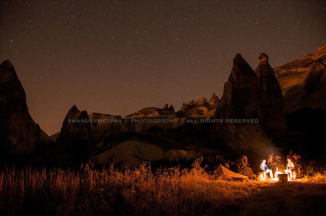 "noches al raso con cielos llenos de estrellas"