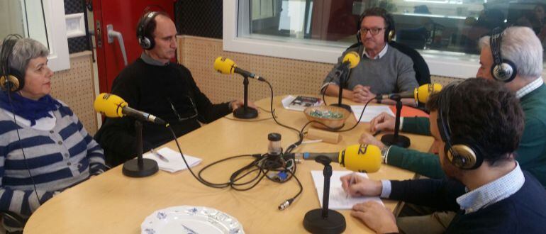 Alberto Lillo, concejal de urbanismo junto a los contertulios Rafael Romero, Diego Peris, Diego Murillo y Carmen Soánez