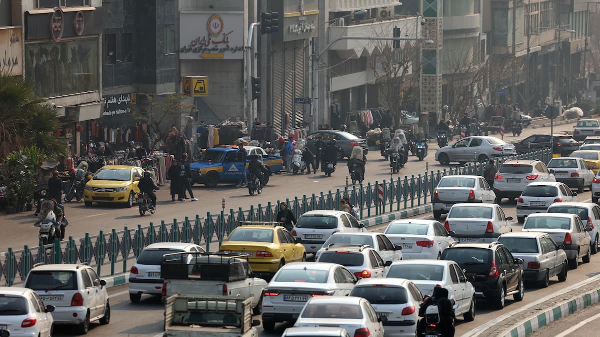 Irán restringe el acceso al internet global en medio de las protestas masivas contra el régimen de los ayatolás