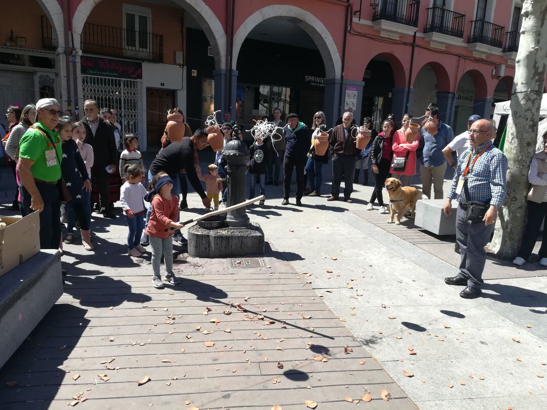 La Plaza Mayor acogía este domingo parte de los juegos de este Encuentro 