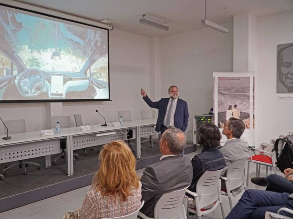 Turismo Lanzarote y Fernando Gallardo analizan las megatendencias de la industria turística