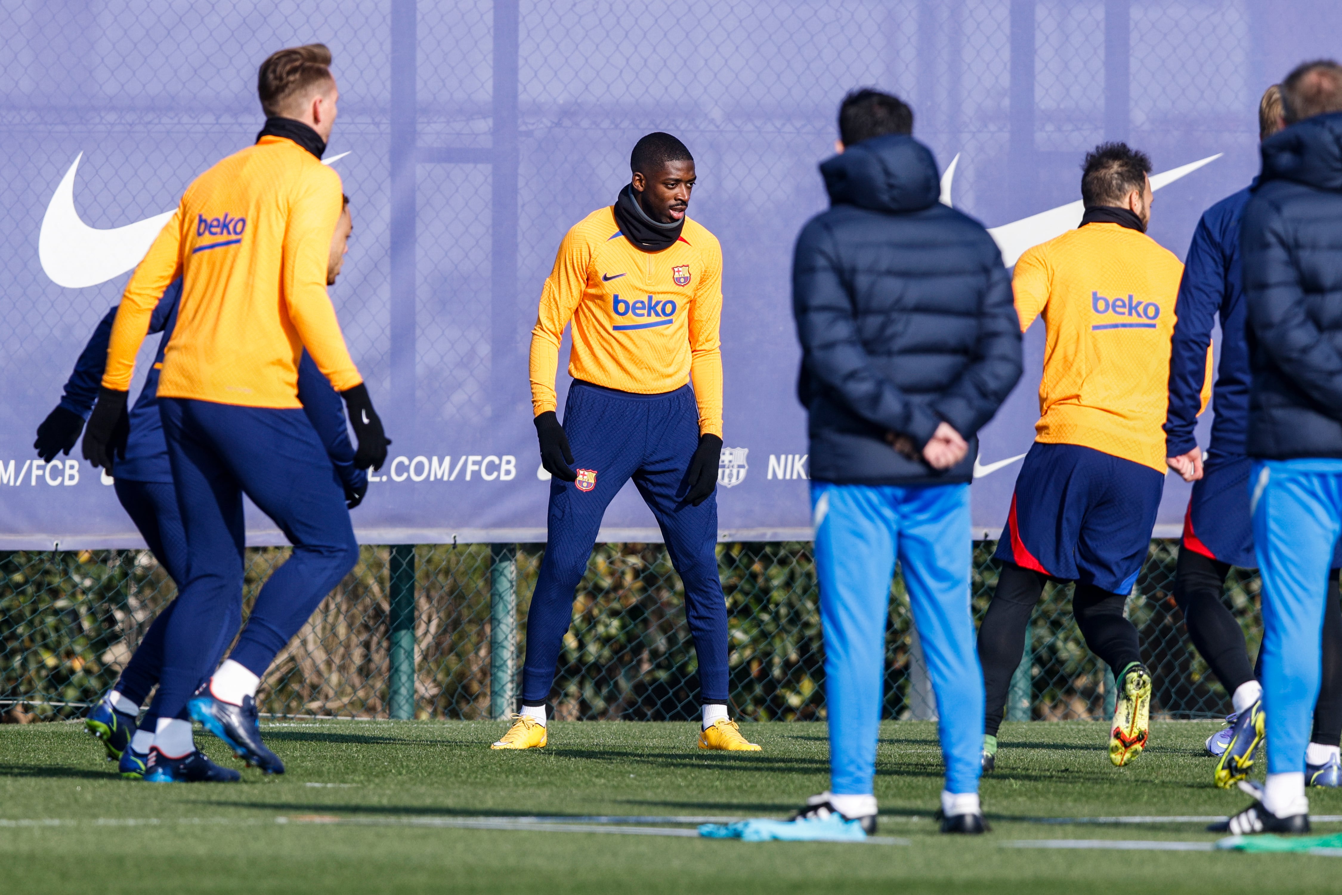 Ousmane Dembele in front of Xavi Hernandez during the FC Barcelona training session previous at Copa del Rey match between Atletico de Bilbao at Ciutat Esportiva Joan Gamper on January 19, 2022 in Barcelona.  (Photo by Xavier Bonilla/NurPhoto via Getty Images)