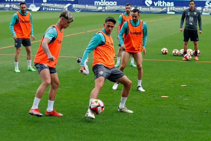El Málaga empezó a preparar el encuentro del domingo contra el Linares en el estadio de La Rosaleda