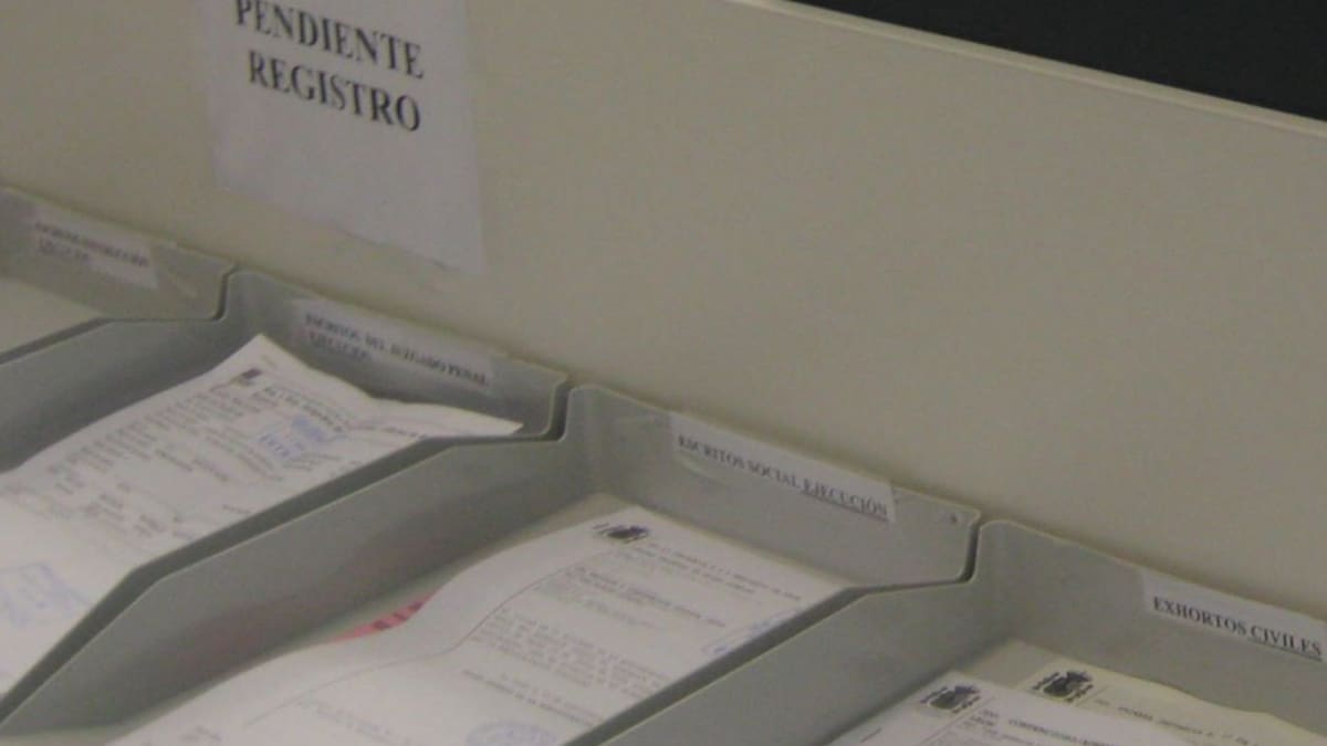 Ambiente de "hartazgo" entre los funcionarios de Justicia de Ponferrada por la "paralización" que supone el cese de interinos