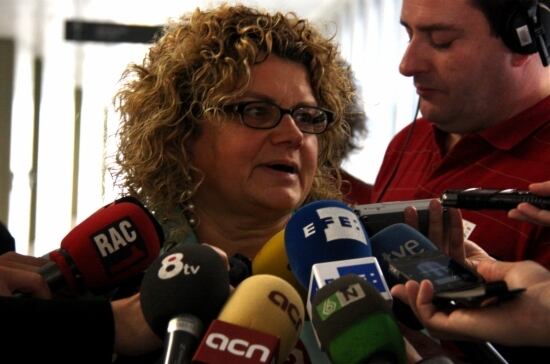 L'exconsellera de Salut Marina Geli atén els mitjans després de declarar davant del jutge.