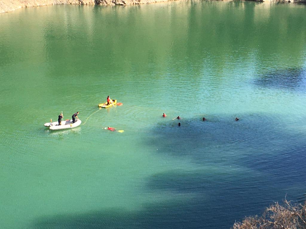 El operativo realizando tareas de búsqueda en el Pantano del Agujero (Málaga)