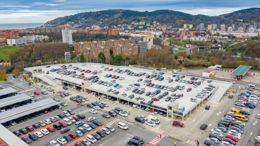 Imagen de otro de los aparcamientos modulares en el Centro Comercial Garbera