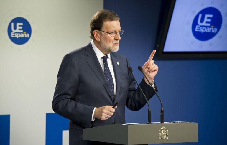 El presidente del Gobierno, Mariano Rajoy, durante la rueda de prensa ofrecida en Bruselas, tras asistir a la reunión del Consejo Europeo