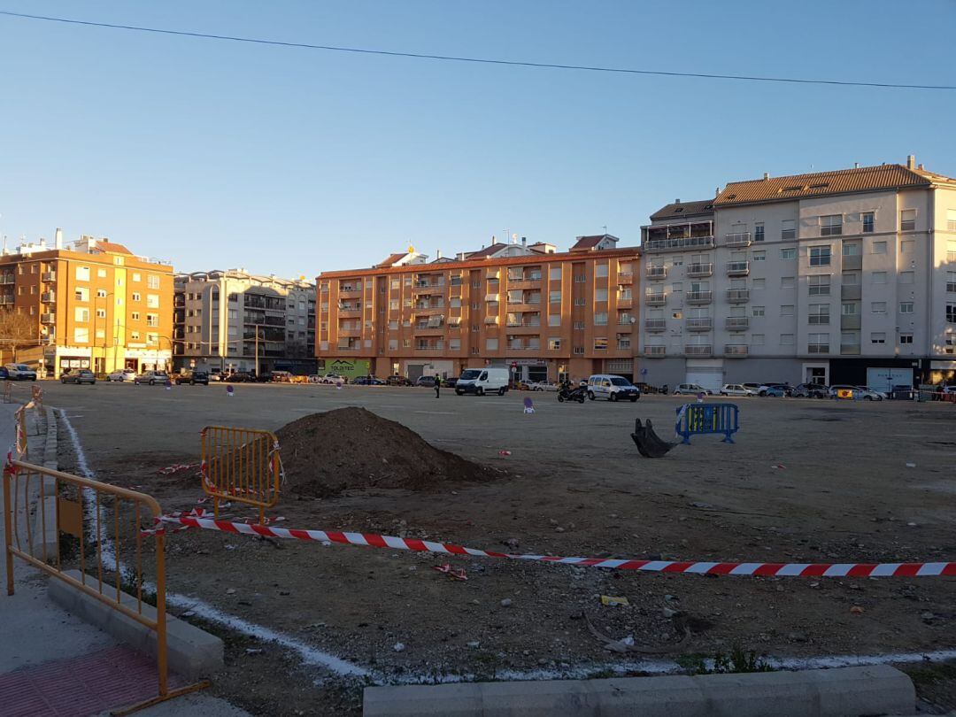 Aparcamiento frente al colegio Gregori Mayans de Gandia 