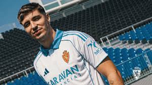 Valery Fernández durante en el Ibercaja Estadio tras su presentación oficial