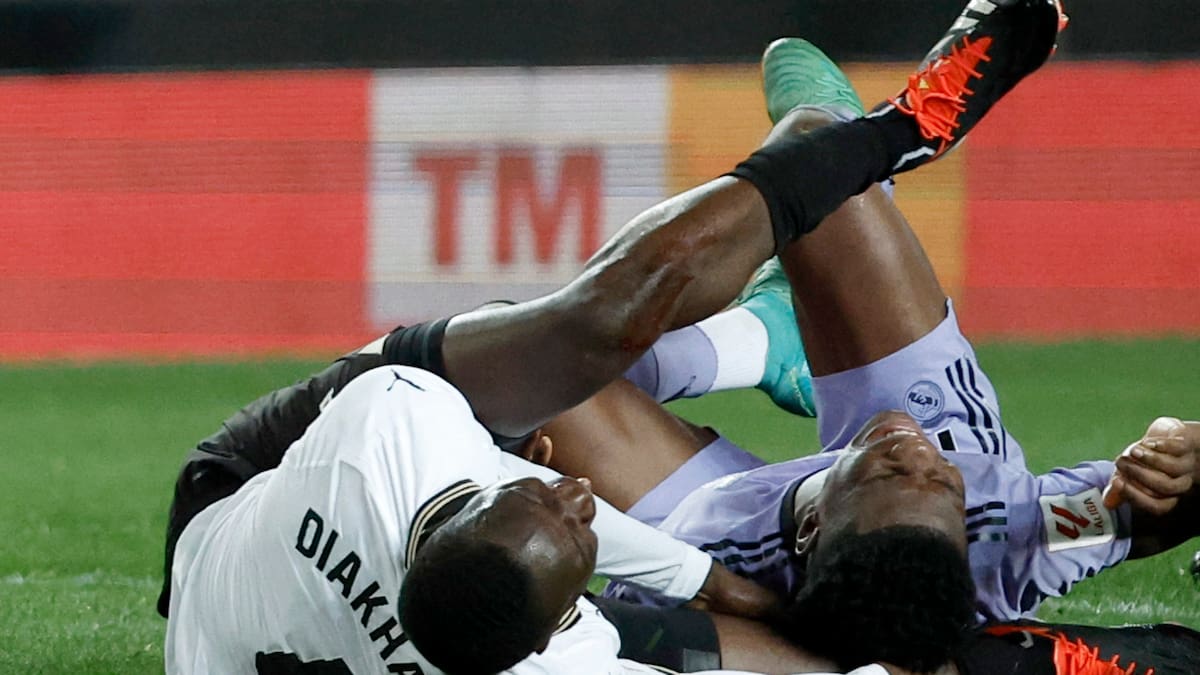 Enrique Gastaldi, sobre la lesión de Diakhaby: "Tiene la lesión más grave que puede sufrir un futbolista en la rodilla"