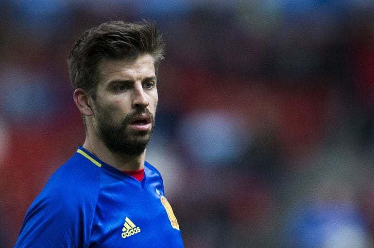 Piqué, durante el calentamiento en el Stade de France