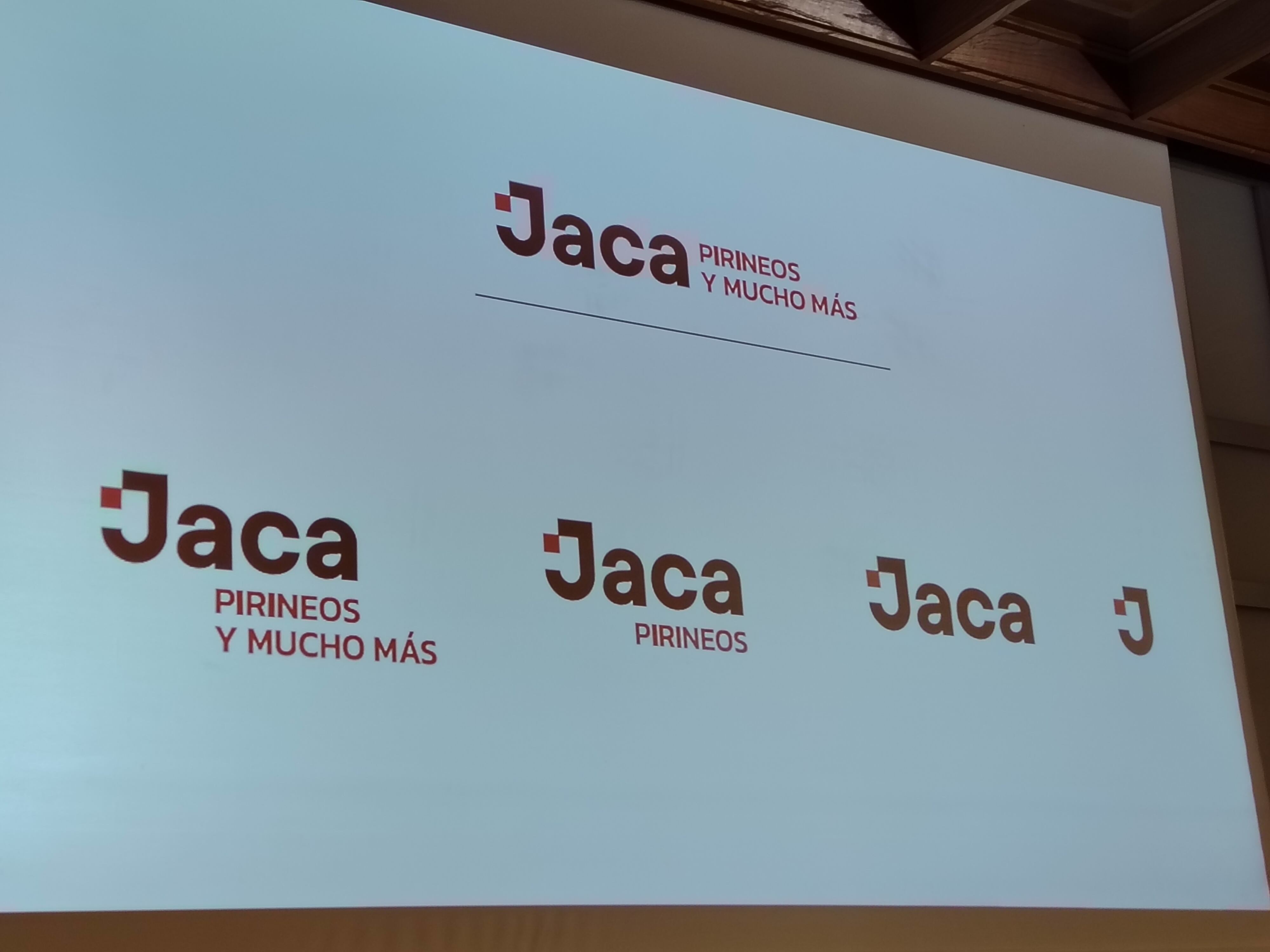 Versiones de la nueva imagen corporativa de Jaca