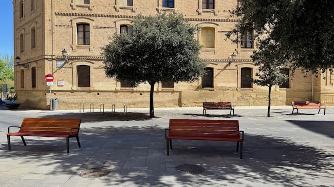 Algunos de los bancos renovados.